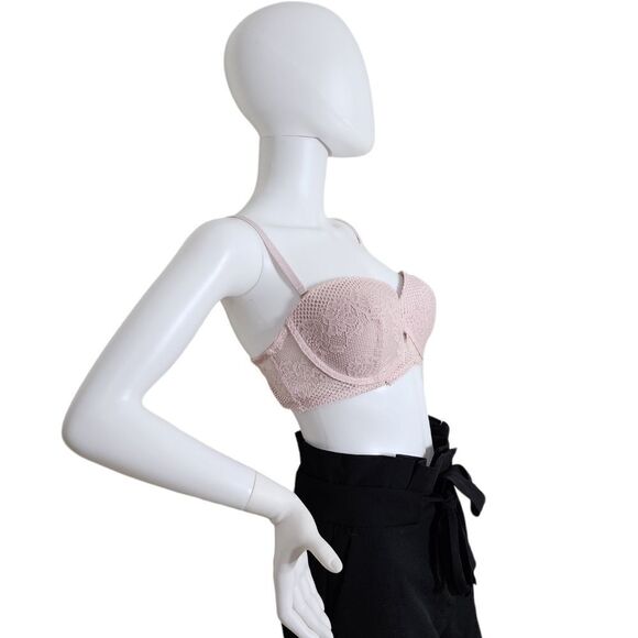 Jessica Simpson bra - Picture 3 of 13